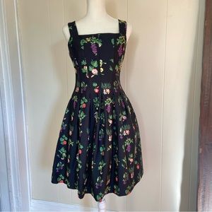 Vintage Style Black Floral Gabby Skye Pleated Dress size 4